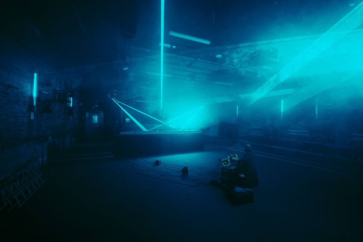 Test des lasers, salle vide